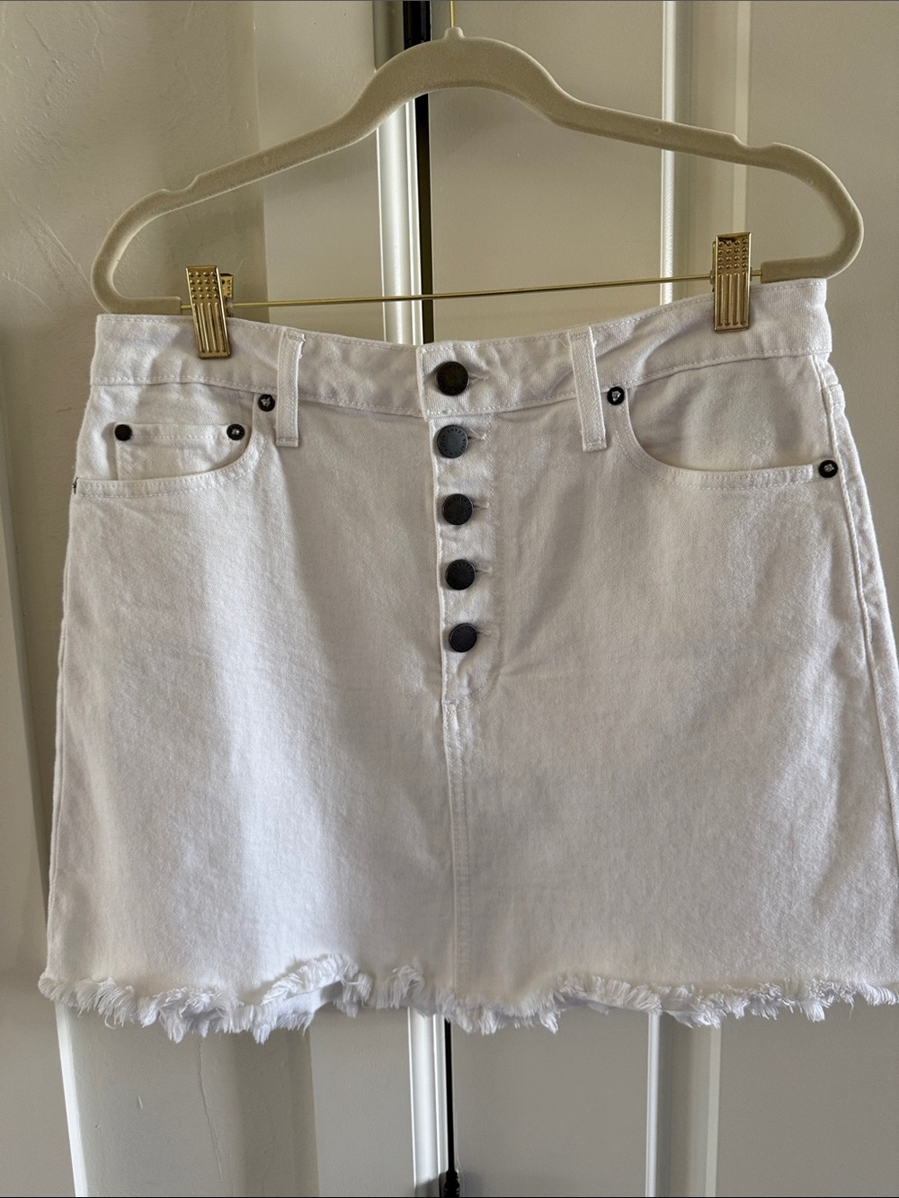 Alice + Olivia White Button-Front Denim Mini Skirt 31 12